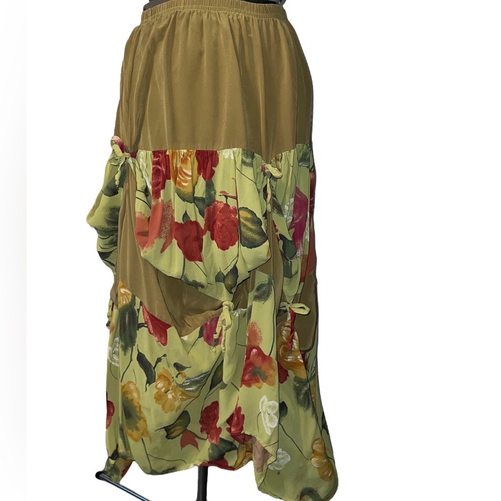 Green floral patchwork boho skirt. Convertible ties make it high/low & bustle OS